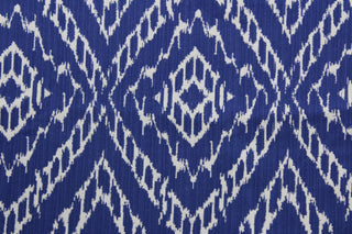  Robert Allen© Strie Ikat in Ultramarine is a luxurious jacquard double cloth, featuring a reversible geometric ikat design. The rich ultramarine and off white colors adds a timeless elegance, while its 55,000 double rubs provide exceptional durability.  Perfect for window treatments (draperies, valances, curtains, and swags), light upholstery, bed skirts, duvet covers, pillow shams and accent pillows.  